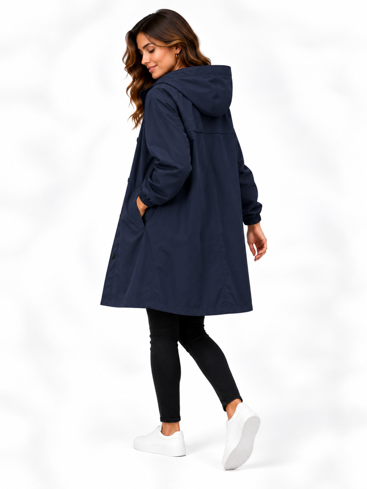 Mila – Lange Jas met Capuchon en Knopen