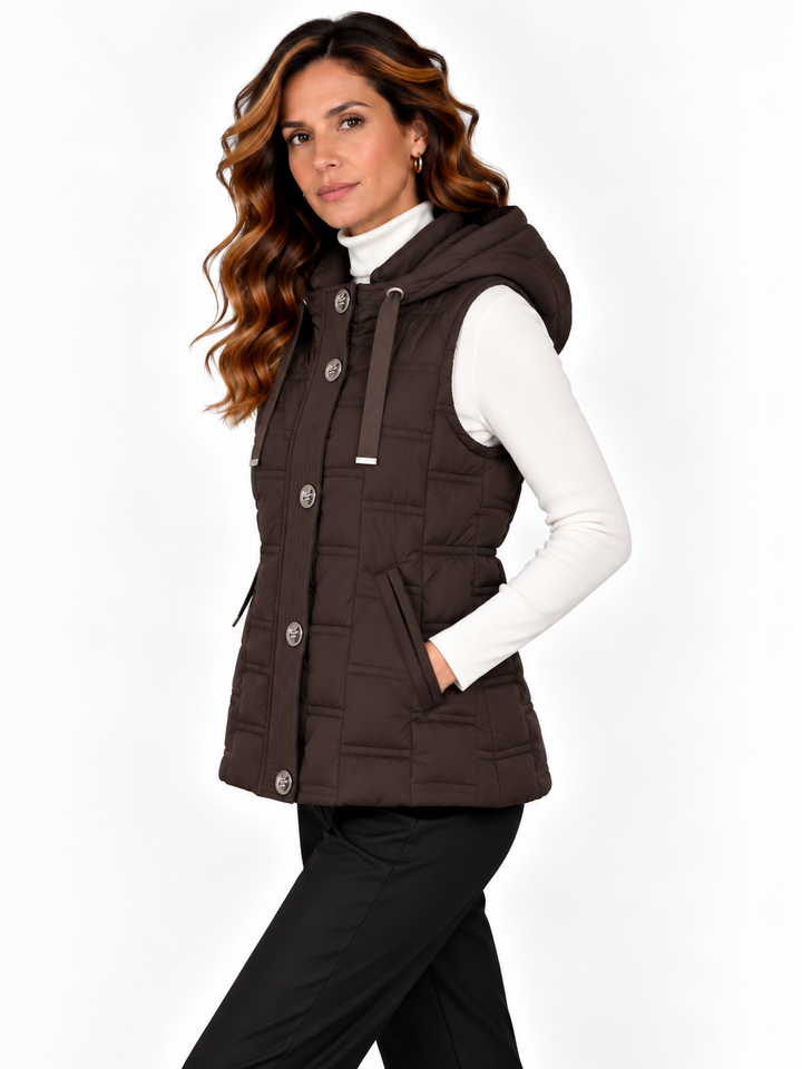 Fenna – Gewatteerde Bodywarmer met Capuchon en Knopen
