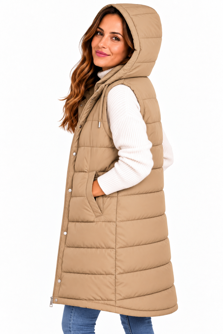 Fenna – Lange Gewatteerde Bodywarmer met Capuchon