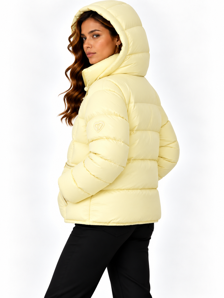 Sophie – Gewatteerde Winterjas met Capuchon en Taillekoord