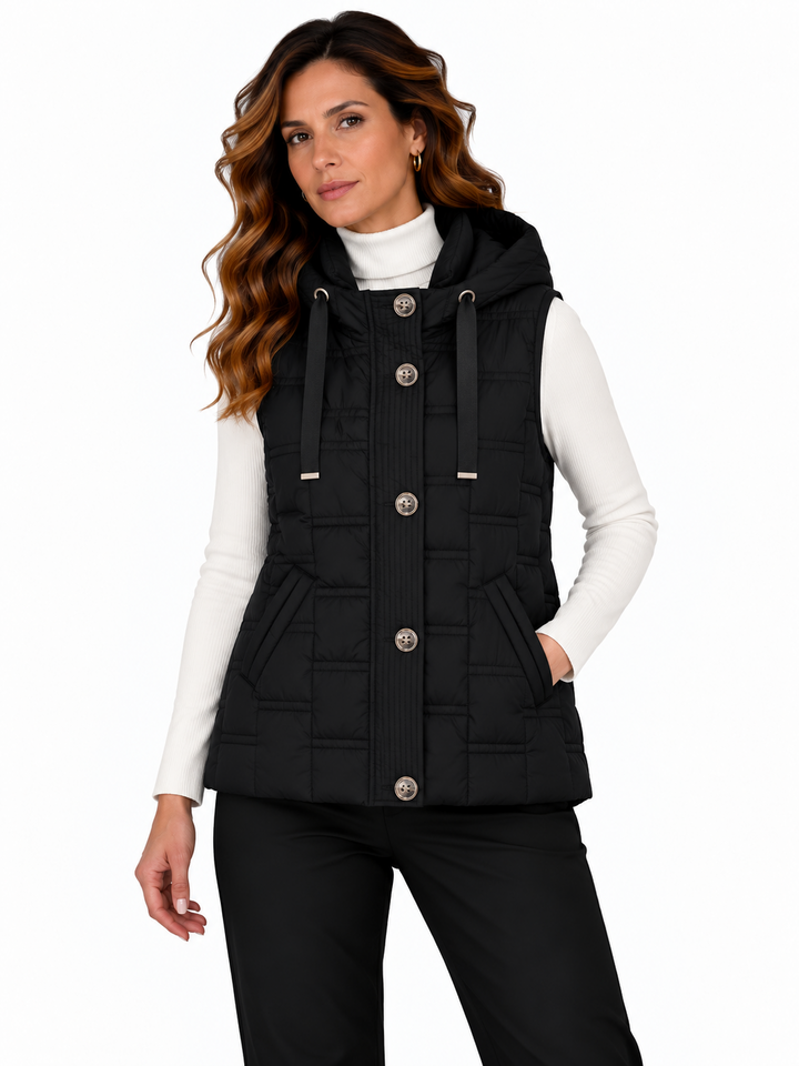 Fenna – Gewatteerde Bodywarmer met Capuchon en Knopen