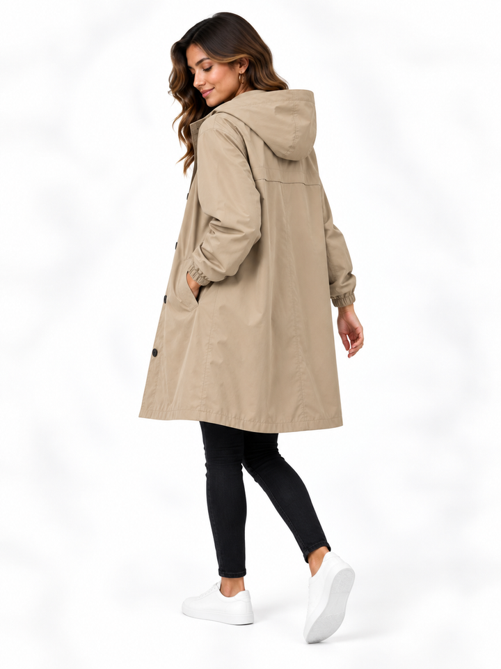 Mila – Lange Jas met Capuchon en Knopen