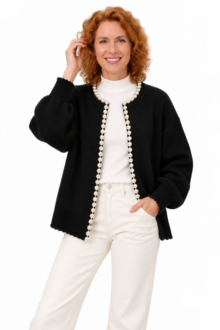 Femke – Elegant Gebreid Vest met Pareldetails