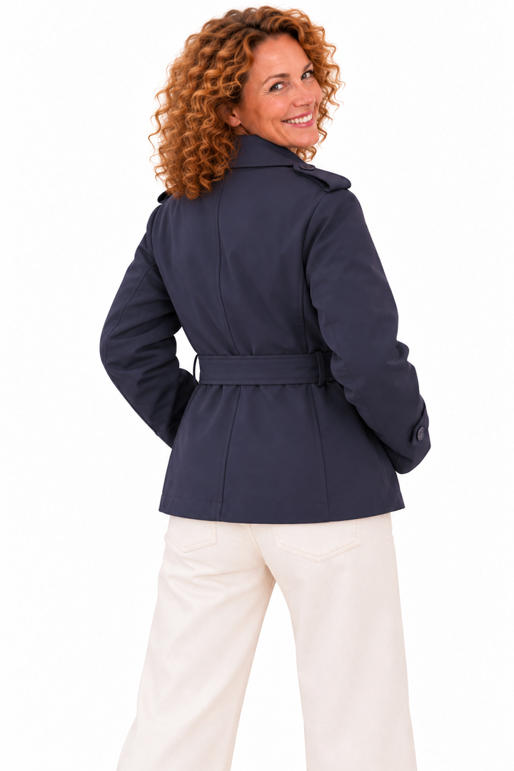 Noor – Elegante Korte Trenchcoat met Ceintuur