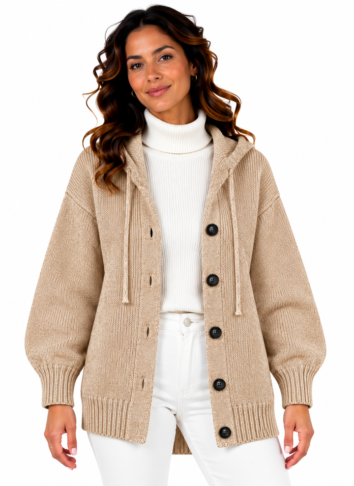 Femke – Lang Gebreid Vest met Capuchon en Knopen