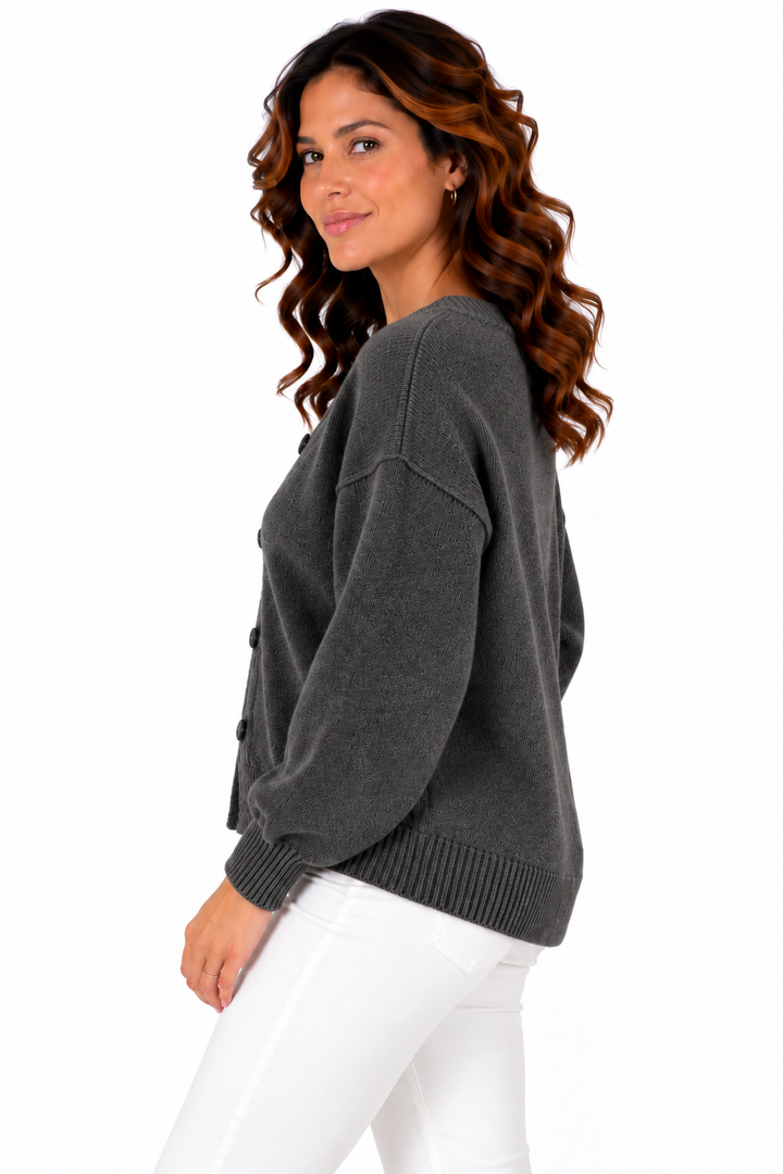 Femke – Gebreid Vest met Asymmetrische Knopen