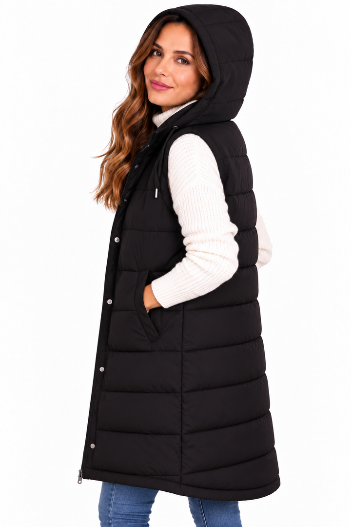Fenna – Lange Gewatteerde Bodywarmer met Capuchon