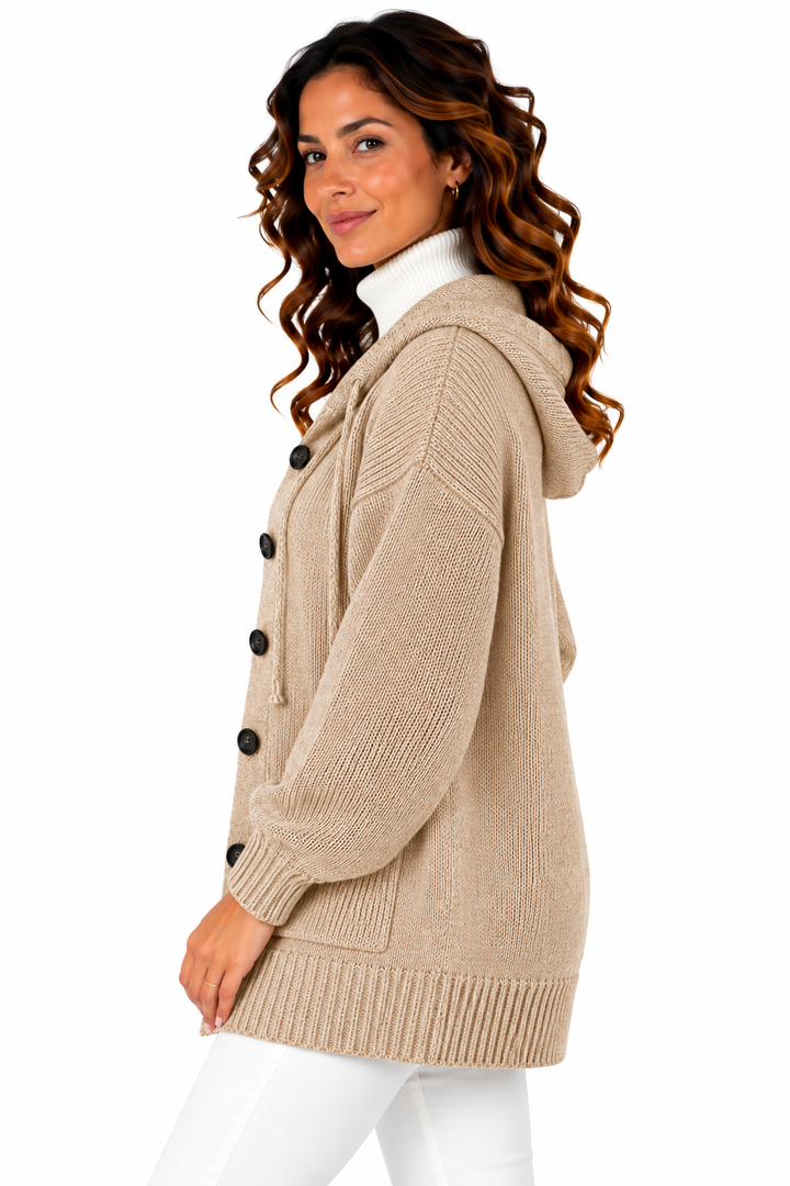 Femke – Lang Gebreid Vest met Capuchon en Knopen