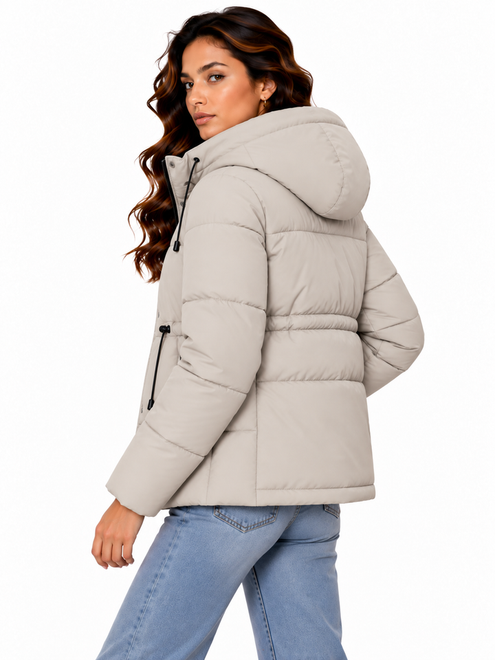 Sophie – Gewatteerde Winterjas met Capuchon en Taillekoord
