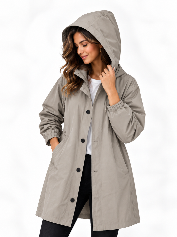 Mila – Lange Jas met Capuchon en Knopen