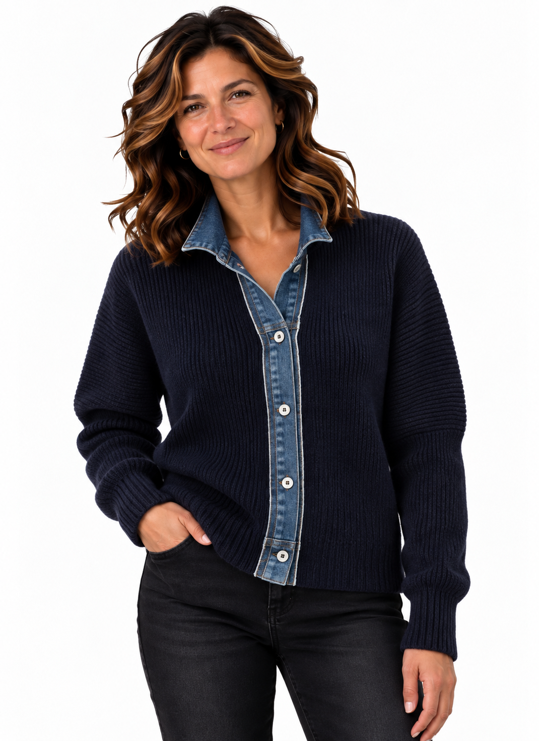 Femke – Gebreid Vest met Denimdetails en Knopen
