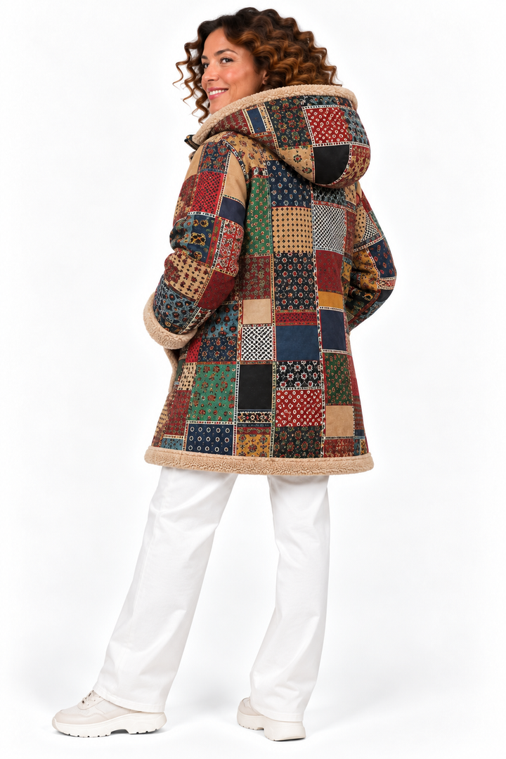 Sophie – Elegante Jas met Patchworkprint en Teddyvoering