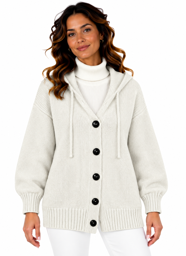 Femke – Lang Gebreid Vest met Capuchon en Knopen