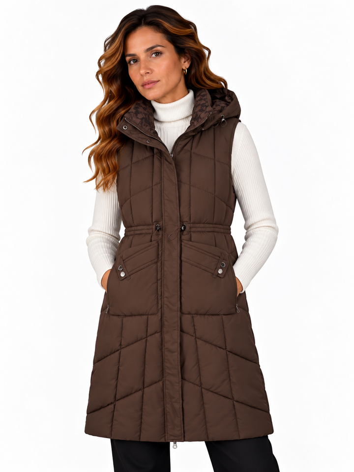 Fenna – Lange Gewatteerde Bodywarmer met Capuchon