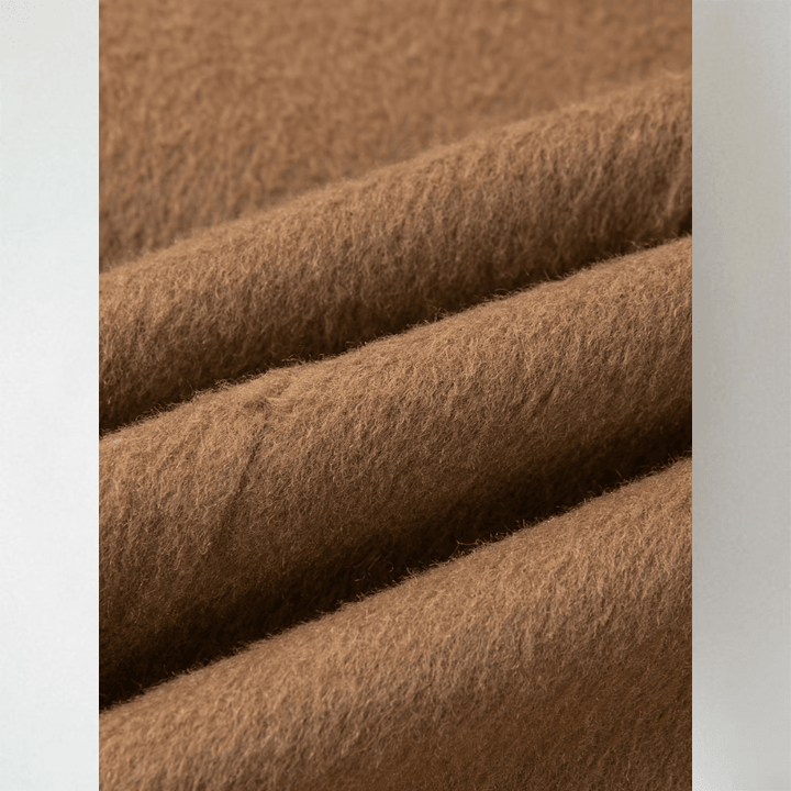 Emma – Elegante Korte Mantel met Reverskraag